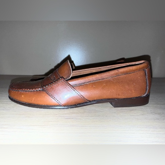 NWT G.H. BASS & CO. Brown Leather Loafers. Size 9M. - Picture 1 of 9